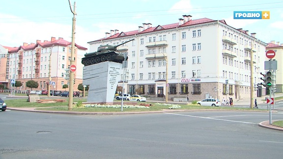 Танк Т-34 на Советской площади подсветят иллюминацией ко Дню города