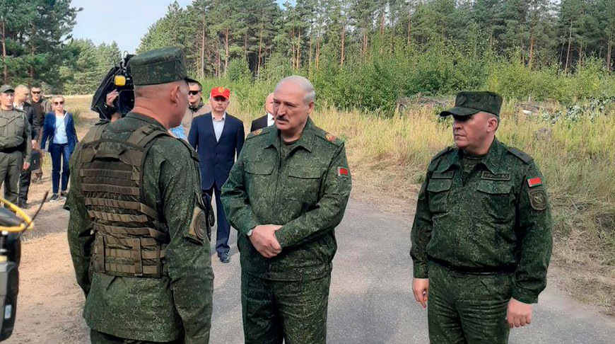 Александр Лукашенко прибыл на военный полигон под Гродно