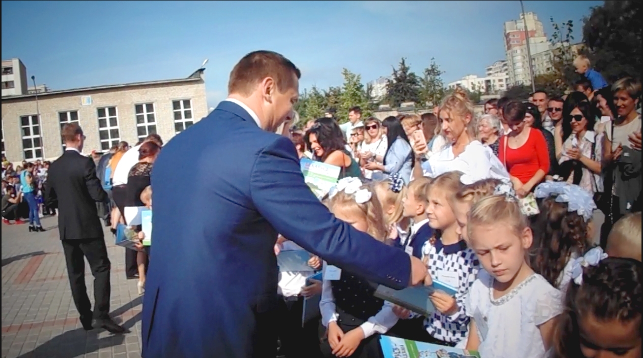 Гродненская пограничная группа поздравила ребят с началом учебного года