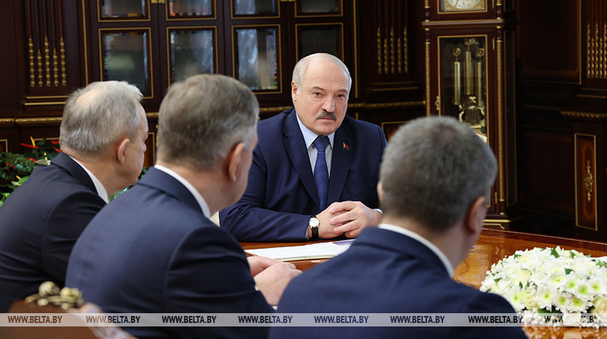 Иранская карта, "подснежники", главный по Африке, нанометры и разговор с Путиным. Детали интересной недели Президента