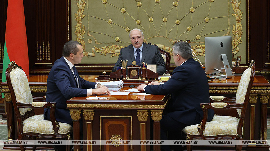 Об уборочной, кредитах и ценах на продукты - Александр Лукашенко обсудил с Иваном Крупко и Александром Субботиным работу аграрного сектора