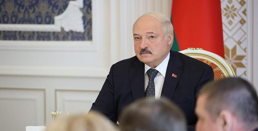 Критика правительства, жилье военным, приглашение Байдена и встреча с Путиным. Подробности горячей Недели Президента