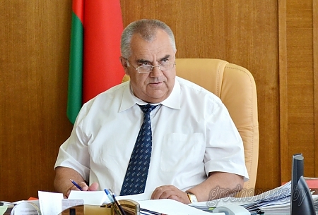 Прямую телефонную линию провел заместитель председателя облисполкома Владимир Дешко