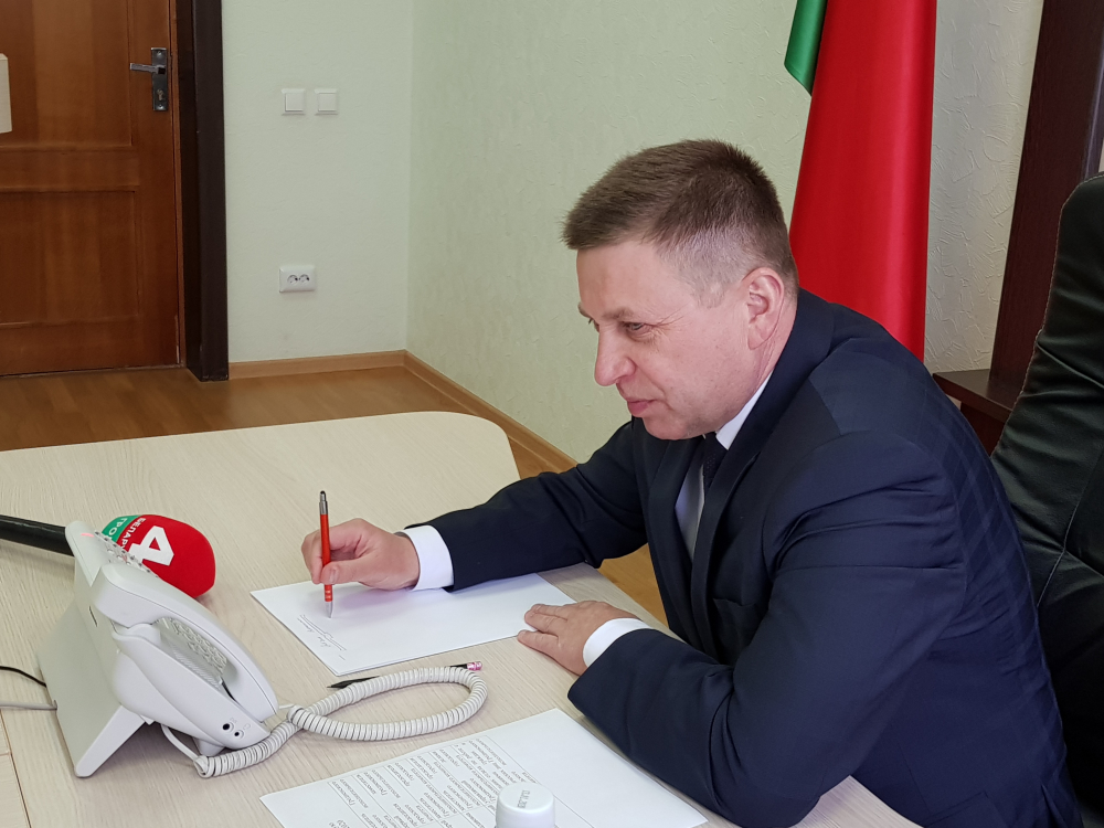 Иван Лавринович провел «прямую линию» в Гродненском горисполкоме