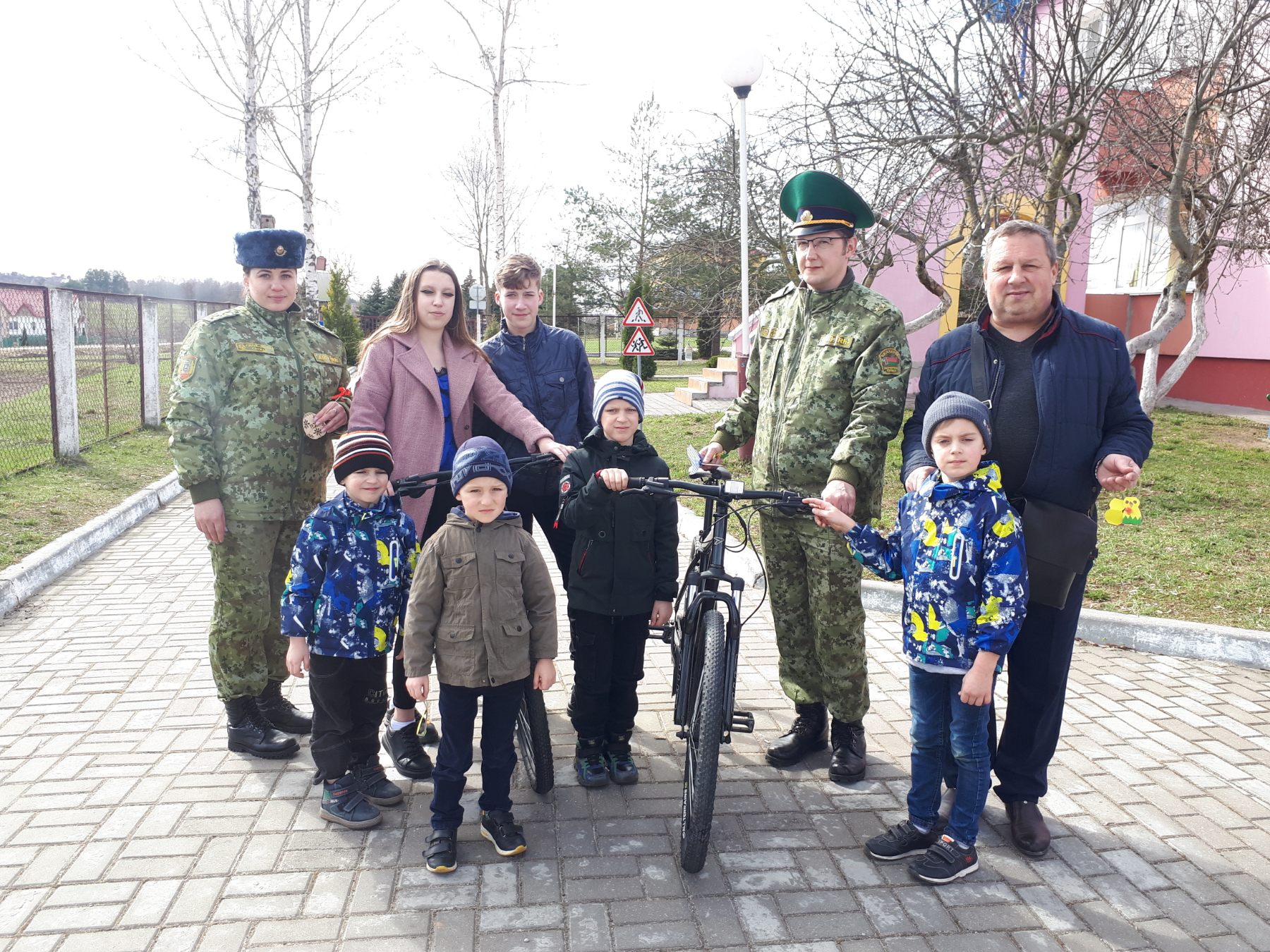 Субботник по наведению порядка на памятниках и  памятных знаках воинов-пограничников прошел по инициативе командования Гродненской пограничной группы