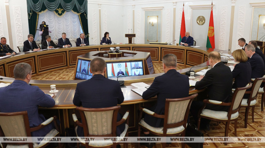 Уборочная и преодоление последствий стихии. Лукашенко собрал селекторное совещание