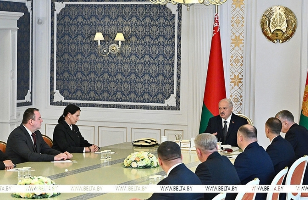 Кадровый день, грани многовекторности и откровенный разговор с премьерами. Итоги недели Президента Кадровый день, грани многовекторности и откровенный разговор с премьерами. Итоги недели Президента
