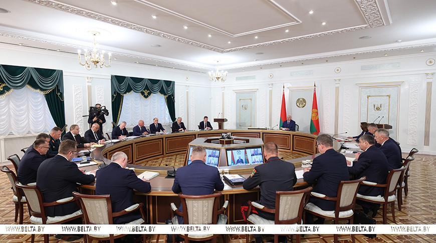 Президент провёл селекторное совещание: под сев озимого рапса в Гродненской области готово 3 тыс. га