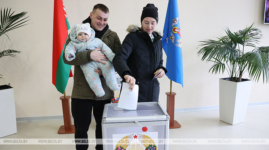 Лукашенко отметил неожиданно высокую явку на прошедших выборах депутатов