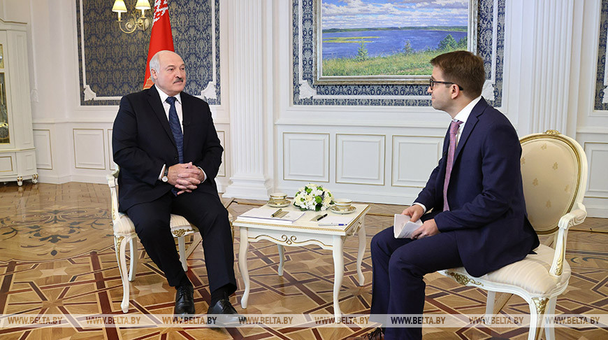 Александр Лукашенко дает интервью информагентству Франс Пресс
