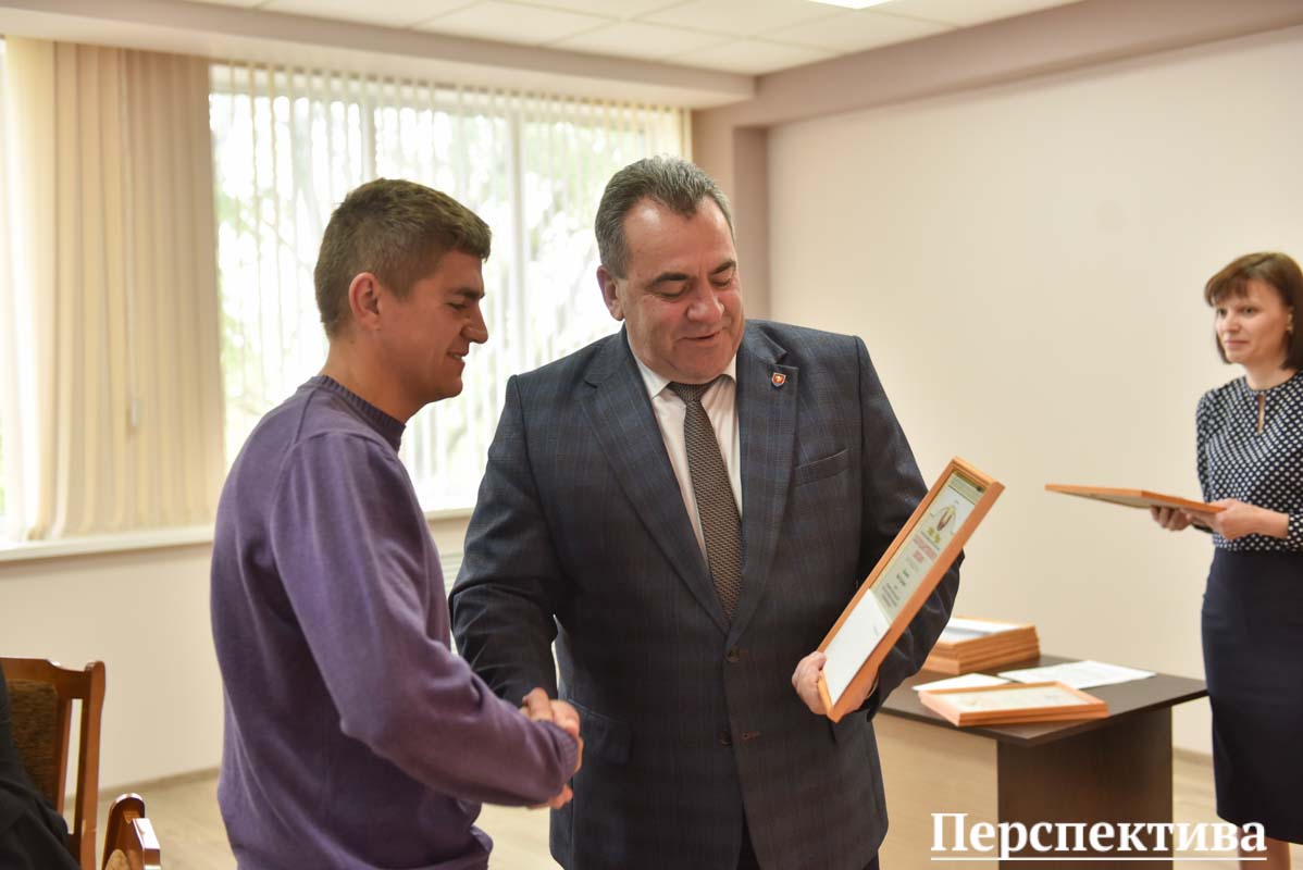 Накануне профессионального праздника в Скиделе чествовали мелиораторов