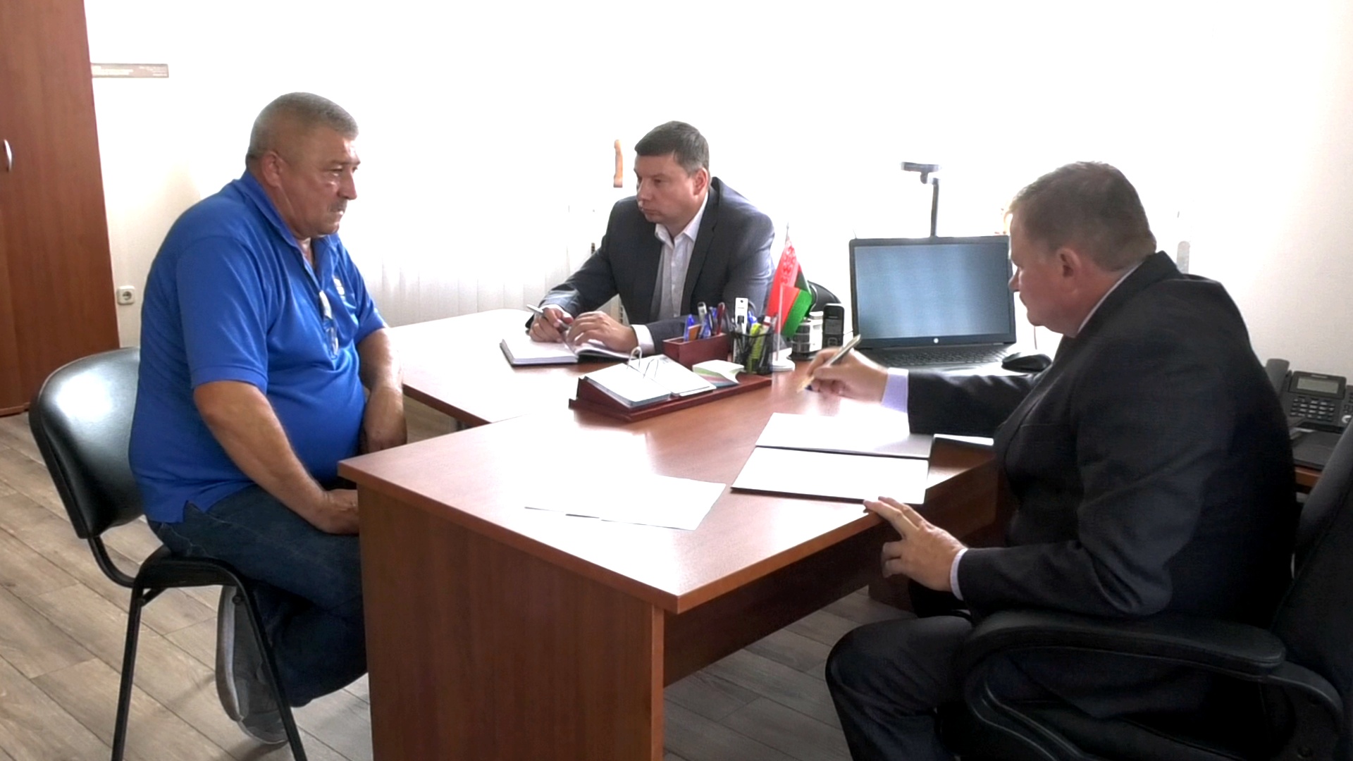 Первый заместитель председателя Комитета госконтроля Гродненской области Александр Садовничий провел прямую телефонную линию и прием граждан в Скидельском горисполкоме