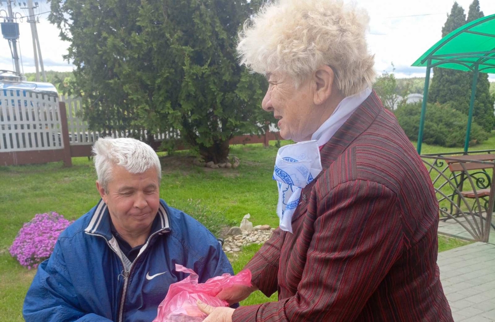 БСЖ навестила ветеранов труда в пансионате «Серебряная долина»