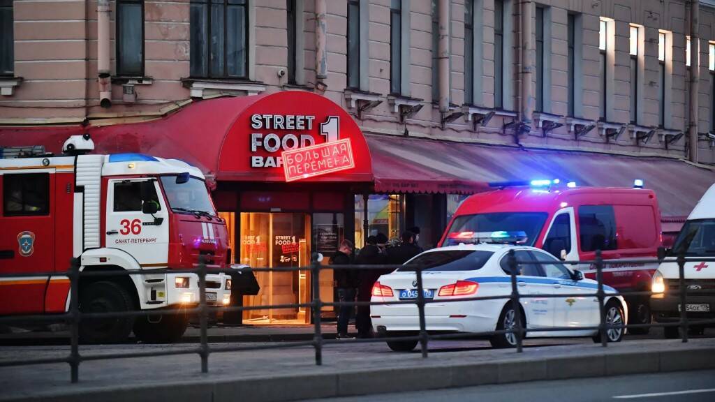 Число пострадавших при взрыве в Петербурге достигло 32 человек