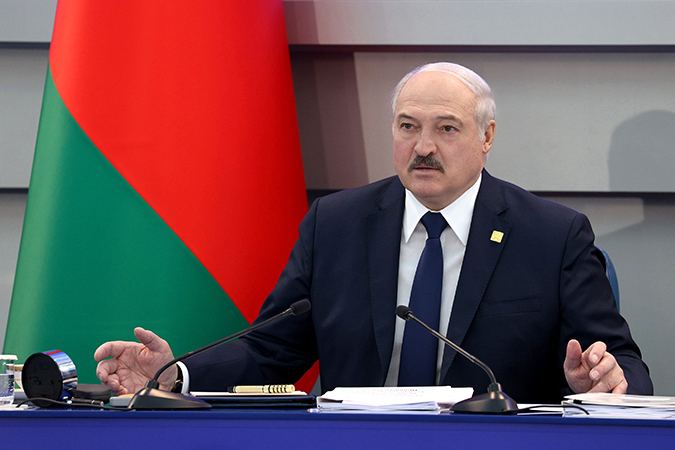 Наталья Эйсмонт: Президент Беларуси исполняет все свои обязанности, несмотря на готовившееся покушение на него