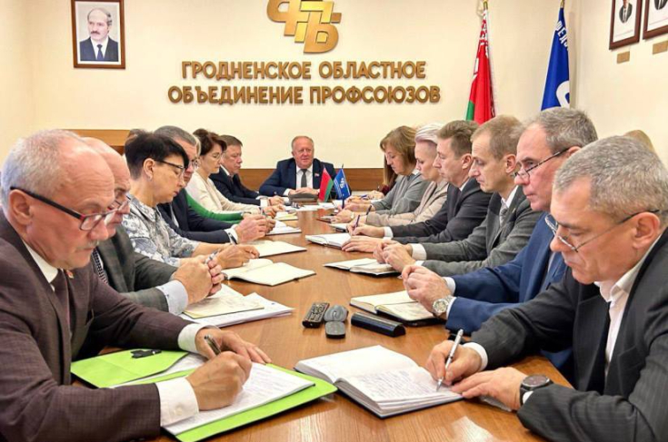 Виктор Лискович провёл совещание с представителями областных организаций отраслевых профсоюзов