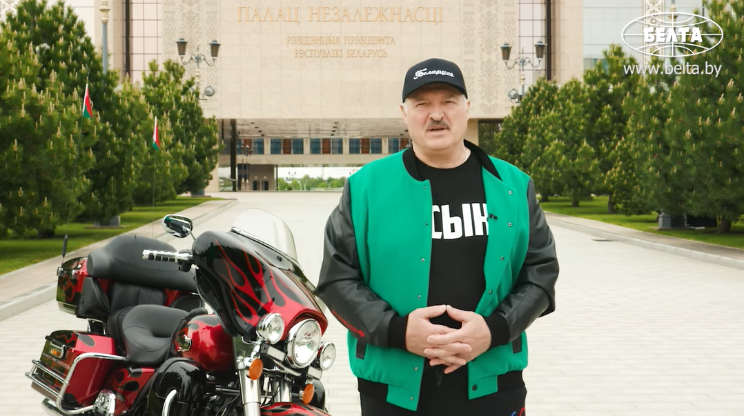 "Делайте все вовремя!" Лукашенко записал очень личное видеообращение к выпускникам школ