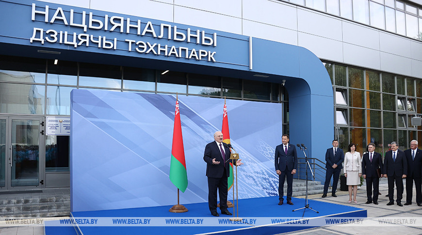 Лукашенко учащимся национального технопарка: вы молодцы, вы наше будущее