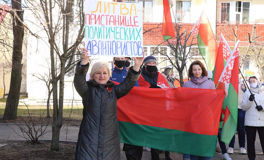 "Литва - пристанище политических авантюристов". Гродненцы собрались на пикеты у дипмиссий Польши и Литвы