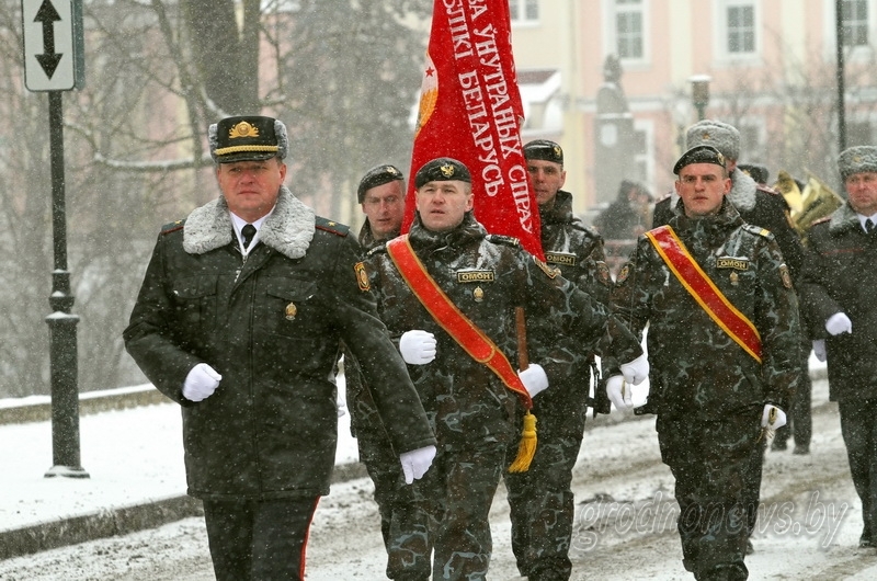 Милиции – 101 год. Накануне профессионального праздника гродненские правоохранители прошли торжественным маршем по центру города