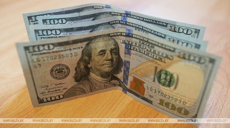 Физлица в Беларуси в январе продали на $30,4 млн валюты больше, чем купили