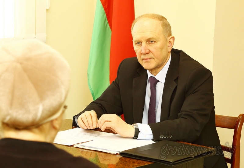 Председатель областного исполнительного комитета Владимир Кравцов провел прием граждан в Дятловском районе