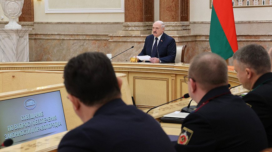 Александр Лукашенко: мы снесем голову любому, кто хочет нарушить мир и покой в Беларуси