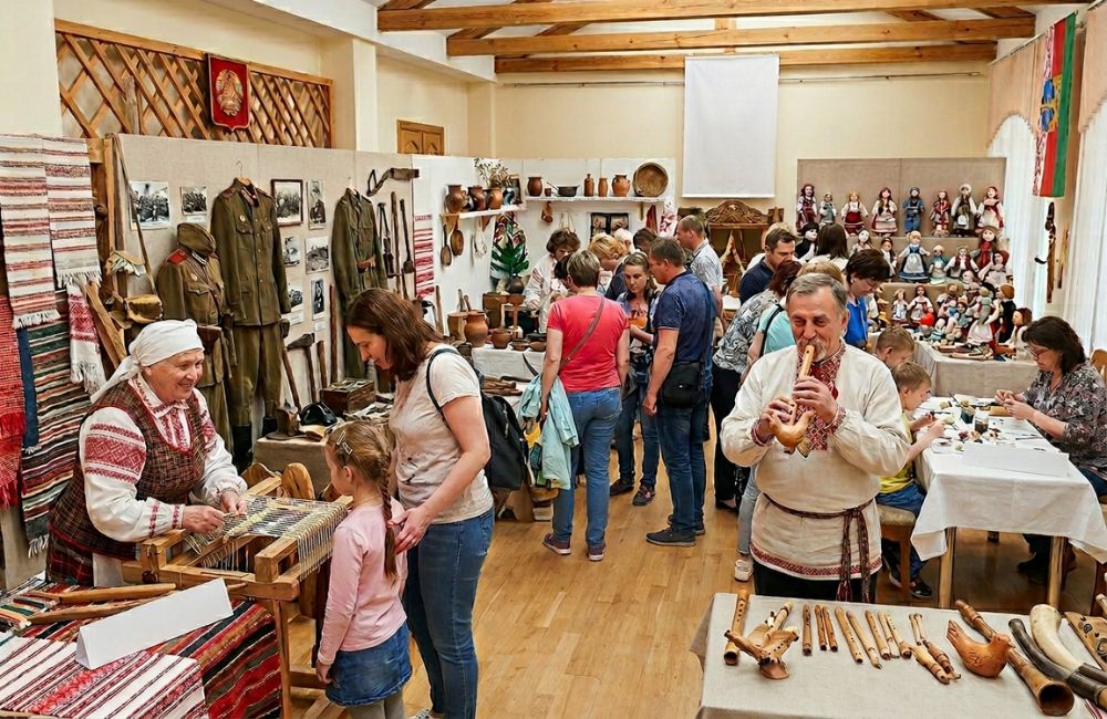 День музеев в Гродненском районе: куклы, рушники и старинные инструменты