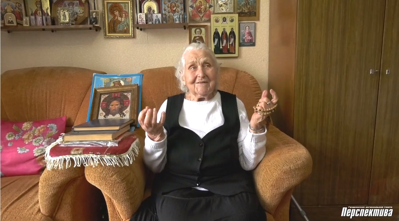 От машиниста турбины до целительницы. За что любят 93-летнюю Анну Сахненко из Вертелишек?