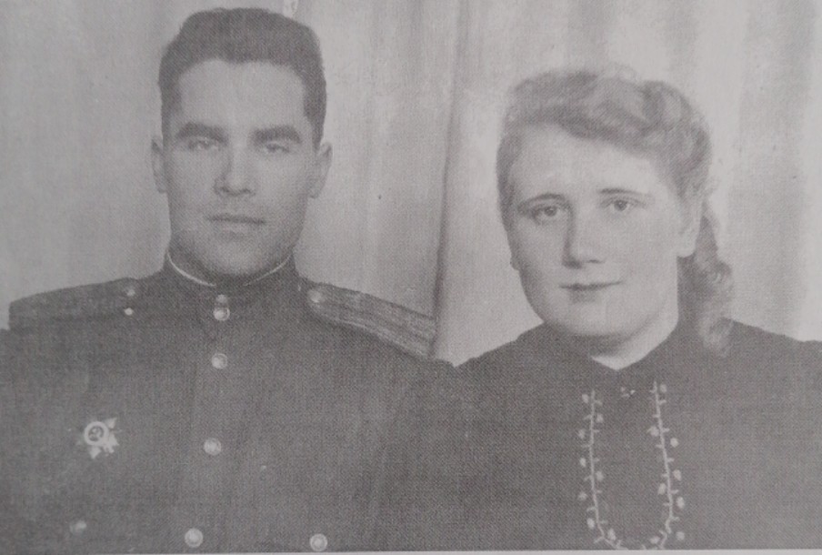 Валя, Валентина... Партизанка, связная, учительница... Валя, Валентина... Партизанка, связная, учительница...