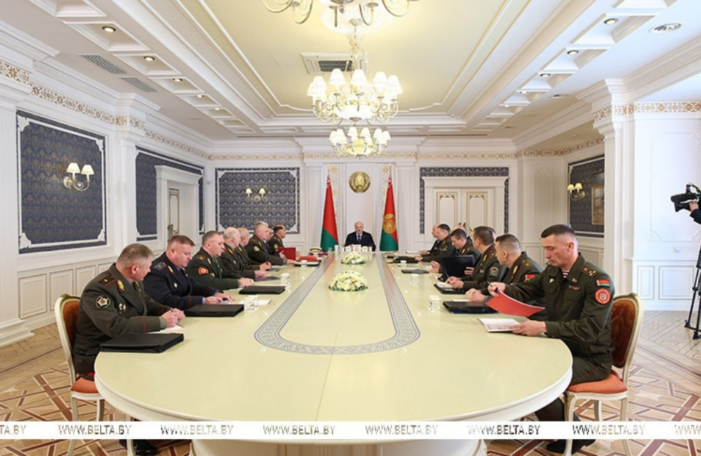 Лукашенко собрал совещание с силовиками. Тема - итоги проверки одной из бригад внутренних войск