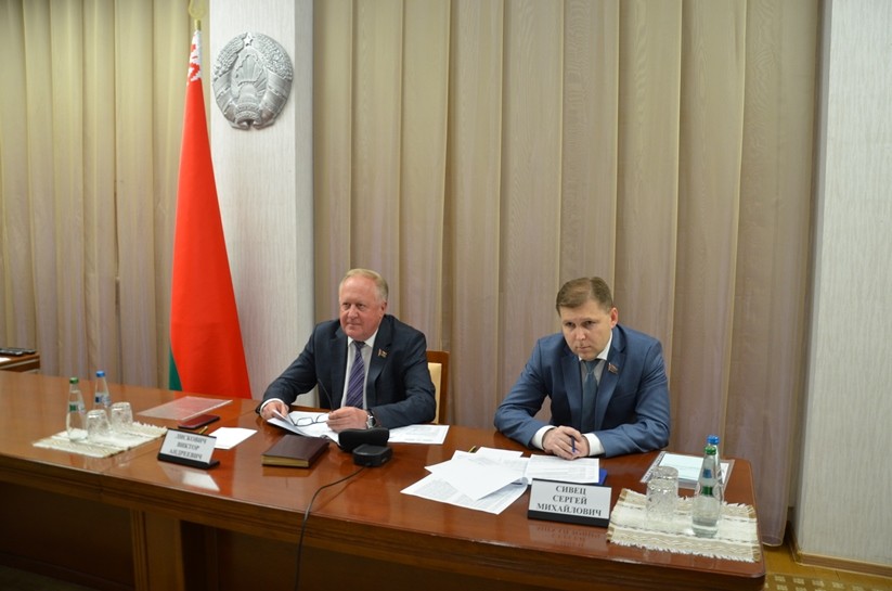 Члены Президиума Совета Республики Виктор Лискович и Сергей Сивец приняли участие в заседании государственной комиссии по контролю за ходом подготовки и проведения вступительных испытаний
