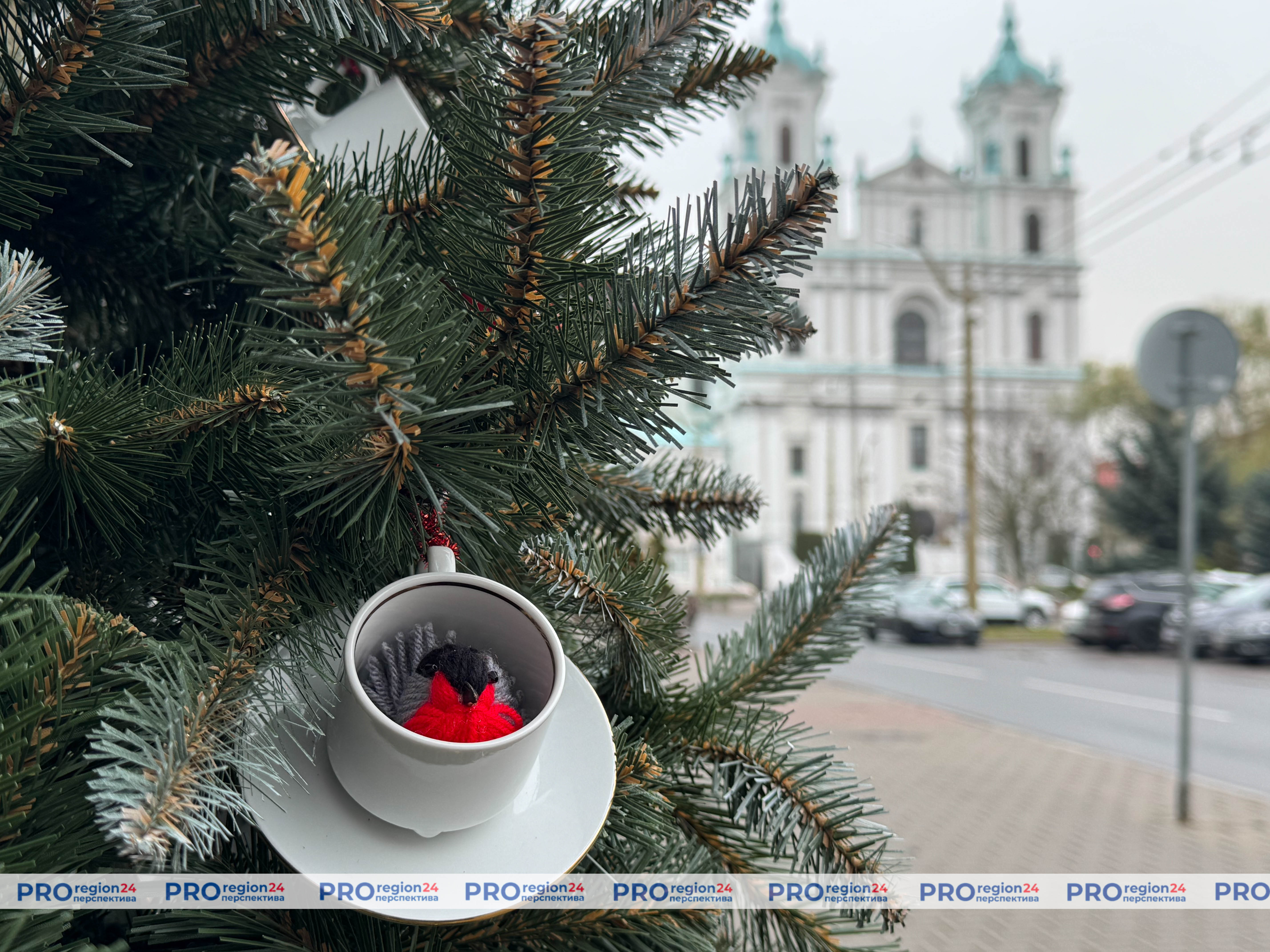 ФОТОФАКТ: Как в Гродно украсили фасады зданий новогодним декором