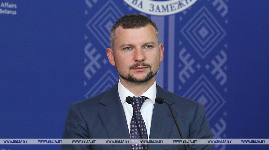 Белорусский народ сам сделает свой выбор, без подсказки "доброжелателей" извне - МИД