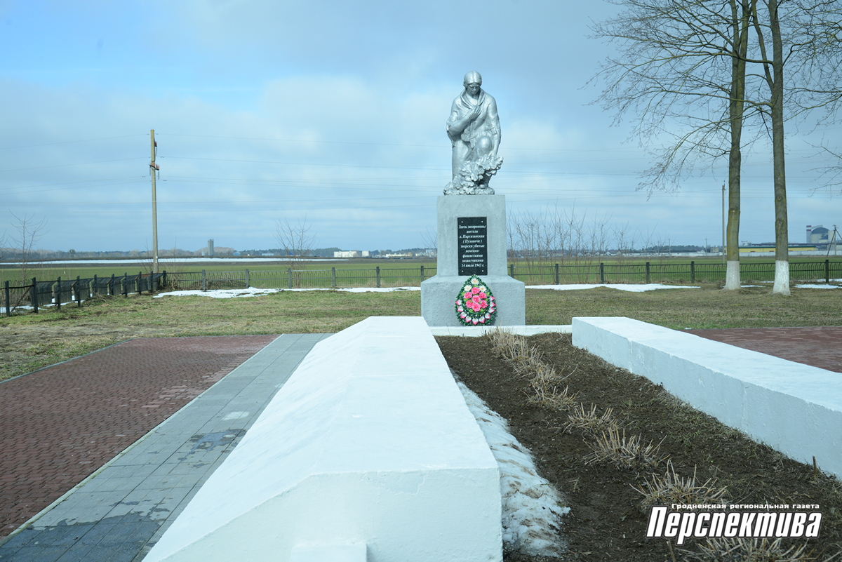 В деревне Партизанской провели работы по благоустройству мемориального комплекса