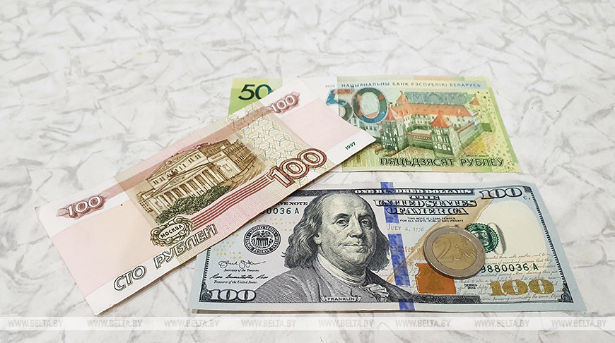 Евро и доллар подорожали, российский рубль и юань подешевели на торгах 5 сентября