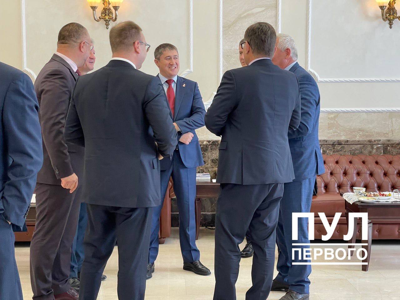 Делегация Пермского края во главе с губернатором прибыла во Дворец Независимости
