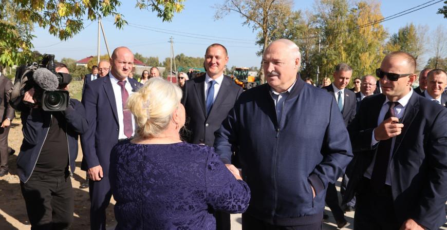 Новые гранд-проекты с Россией, контроль над дронами и образ "деревни будущего". События и итоги недели Президента