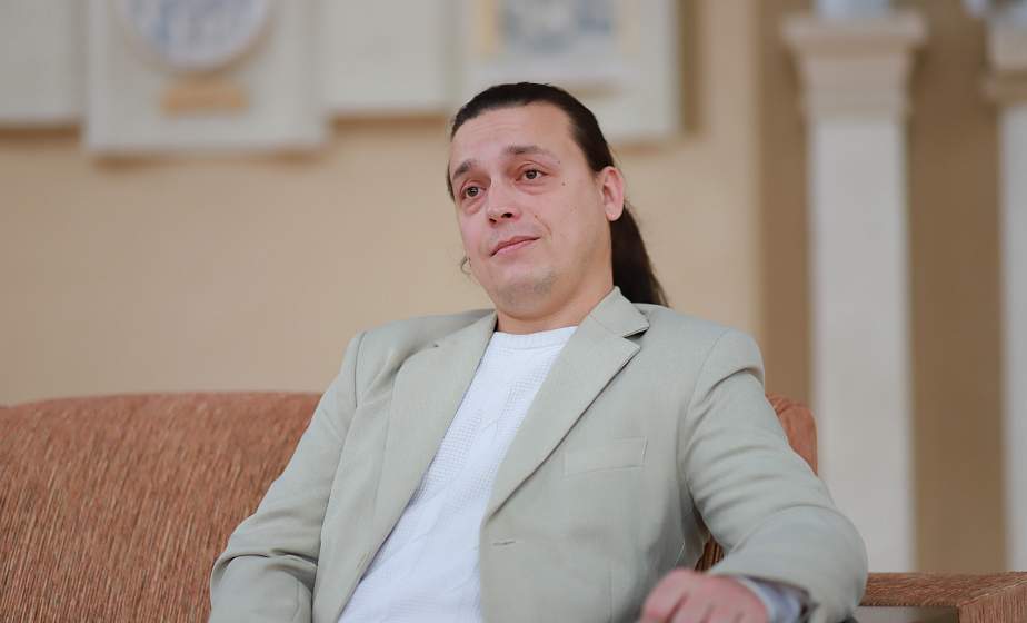 «Я бы хотел, чтобы каждый гродненец мог найти постановку для себя». В драмтеатре представили нового режиссера