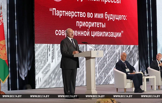 Александр Лукашенко: "Ответственность за публичное слово и у политика, и у журналиста возрастает на порядок"