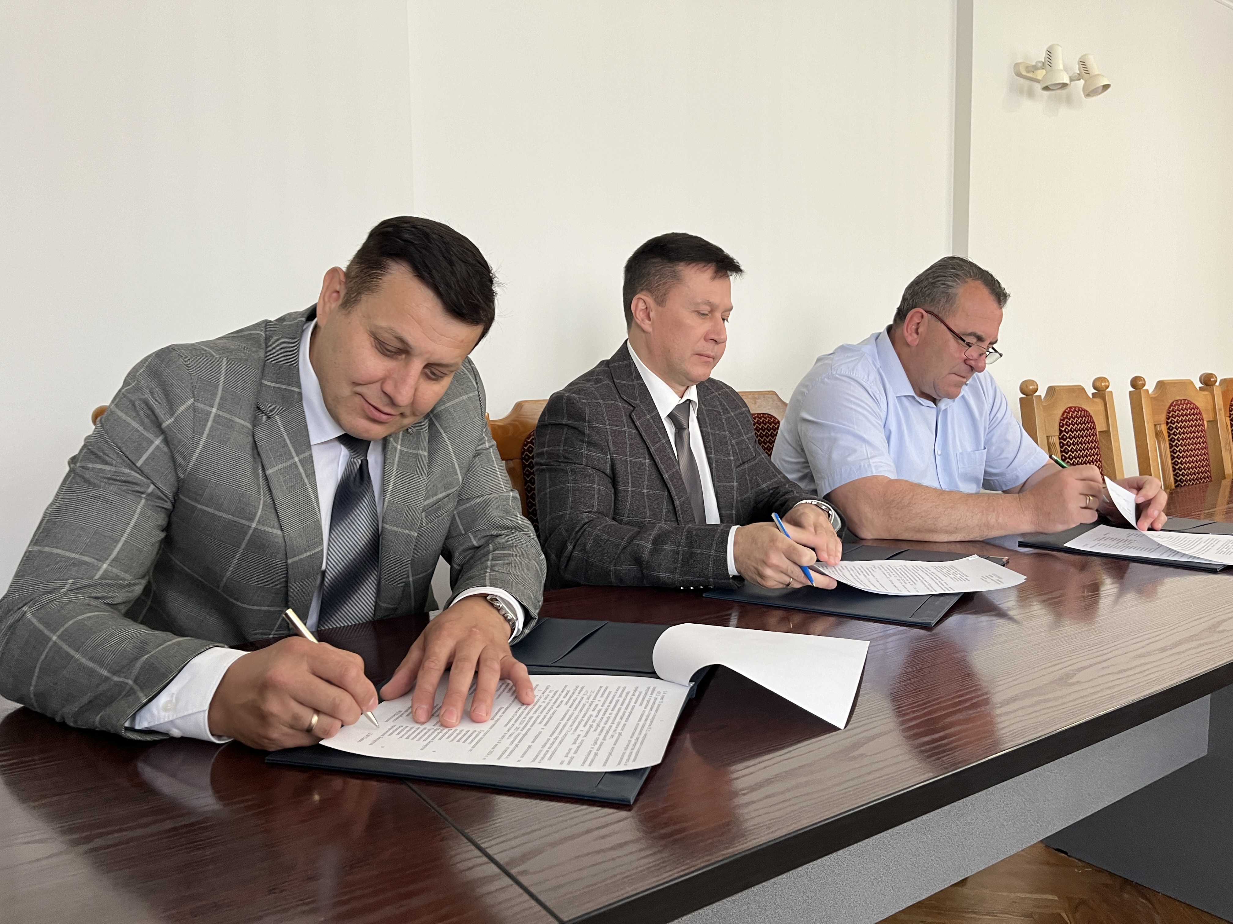 Представители власти, профсоюзов и нанимателей продлили действующее районное Соглашение на 2024 – 2027 годы и внесли ряд изменений и дополнений