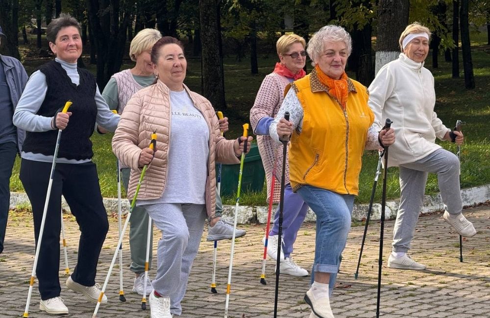 Возраст - не помеха: в Вертелишках прошло первенство Гродненского района по скандинавской ходьбе