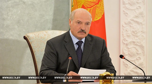 Лукашенко поручил завершить уборку зерновых максимум до 20 августа