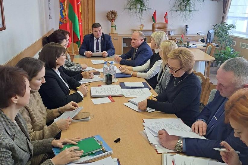 Член Президиума Совета Республики Виктор Лискович рассмотрел вопросы деятельности дома-интерната в Воложинском районе