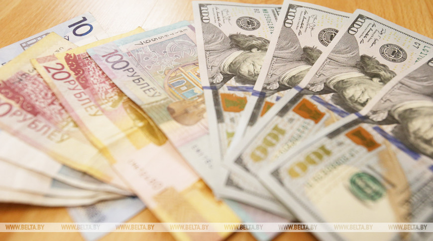 Физлица в Беларуси в январе-октябре продали валюты на $267,4 млн больше, чем купили