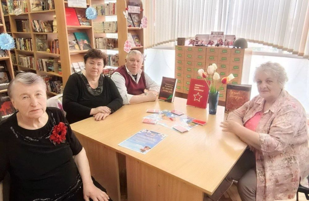 В Квасовской сельской библиотеке прошло заседание клуба «У самовара», посвященное Дню Победы