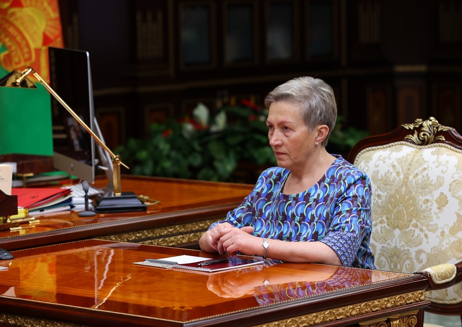 Лукашенко поздравил Надежду Ермакову с юбилеем
