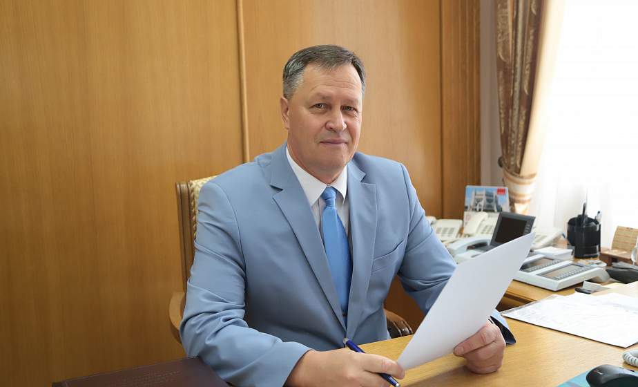 Капремонт домов, строительство жилья, вопросы отопления. Субботнюю прямую линию с жителями Гродненщины провел управляющий делами облисполкома Игорь Попов