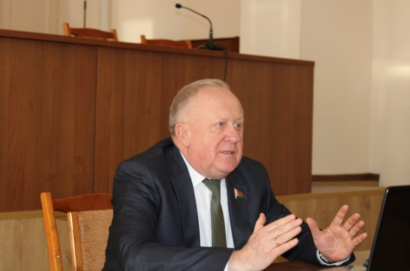 Член Совета Республики Виктор Лискович встретился со слушателями обучающих курсов Международного университета «МИТСО»