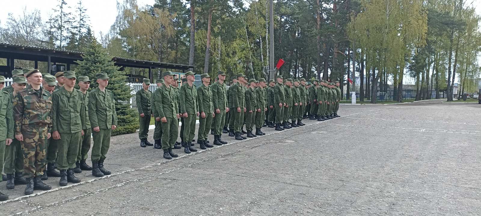 В 557 инженерной бригаде в торжественной обстановке отметили День Государственного герба и Государственного флага Республики Беларусь